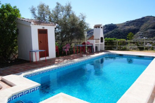 Piscina y barbacoa