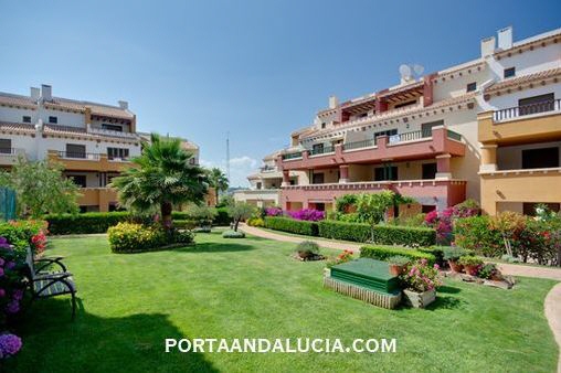 Villa en estilo de casa de campo con piscina privada en Sanlucar de Guadiana