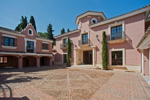 Maravillosa villa con área de piscina en Guadalmina baja