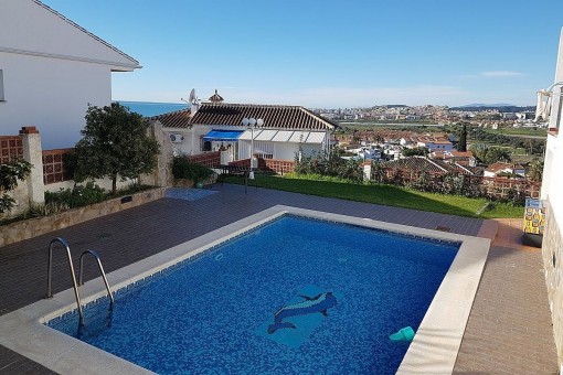 Villa recientemente renovada y moderna con apartamento de invitados y piscina privada a solo 10 min de la playa en Algarrobo-Costa