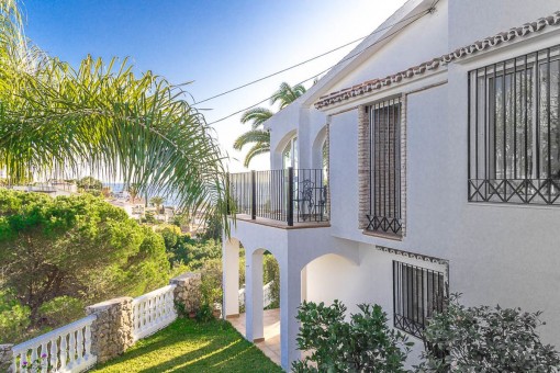 Maravillosa villa con impresionantes vistas al mar, garaje y piscina, a 600 metros de la playa en Algarrobo-Costa