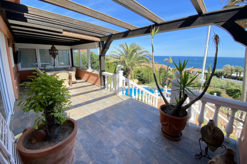 Terraza parcialmente cubierta